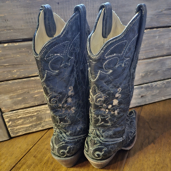 Stylish Black Embroidered Corral Women's Cowboy Boots - Picture 5 of 12